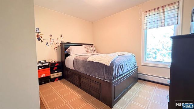 29 Skymark Court, Upper Saddle River, NJ 07458