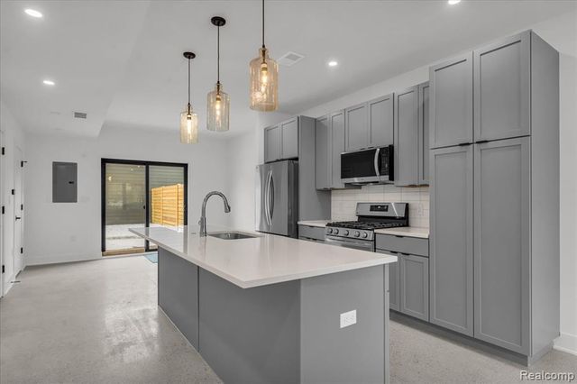 7542 Churchill Street C21, Detroit, MI 48206