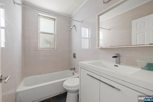 122 18th Street, Union City, NJ 07087