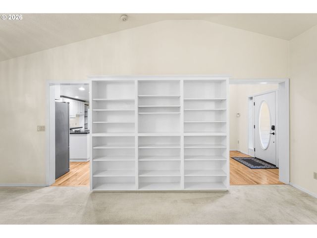 453 E STONECREEK Dr, La Center, WA 98629