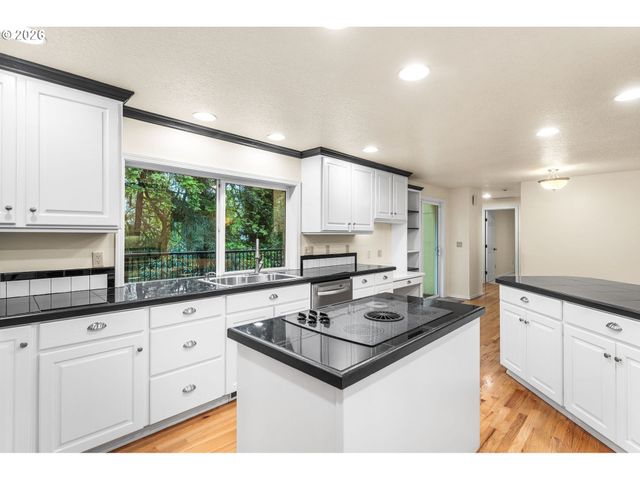 453 E STONECREEK Dr, La Center, WA 98629
