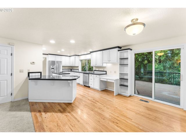 453 E STONECREEK Dr, La Center, WA 98629