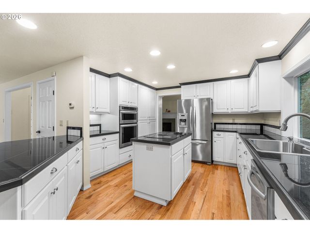 453 E STONECREEK Dr, La Center, WA 98629