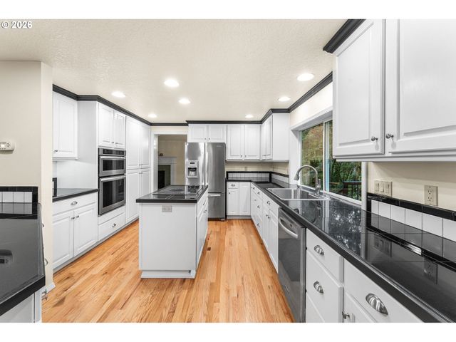 453 E STONECREEK Dr, La Center, WA 98629