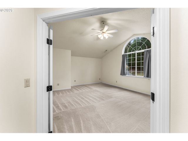 453 E STONECREEK Dr, La Center, WA 98629