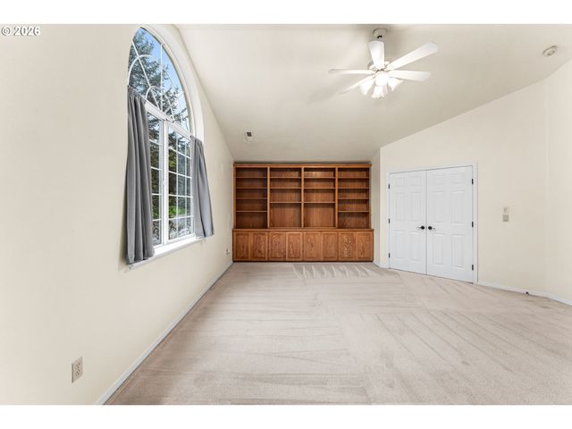 453 E STONECREEK Dr, La Center, WA 98629