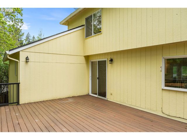 453 E STONECREEK Dr, La Center, WA 98629