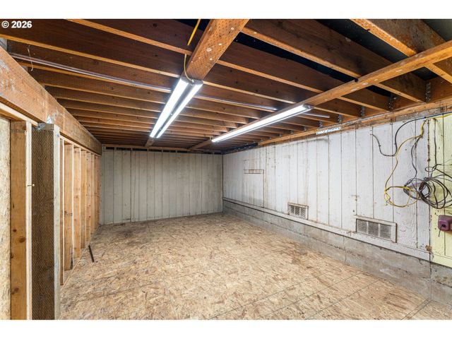 453 E STONECREEK Dr, La Center, WA 98629