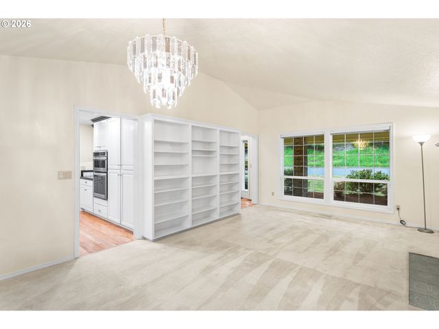453 E STONECREEK Dr, La Center, WA 98629