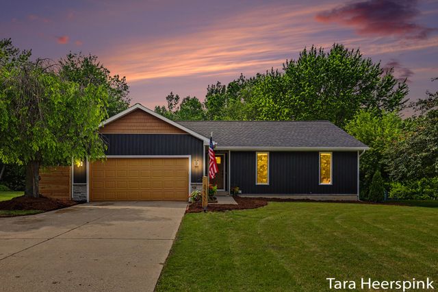 6237 Arroyo Vista Drive Ne, Cannon Twp, MI 49341