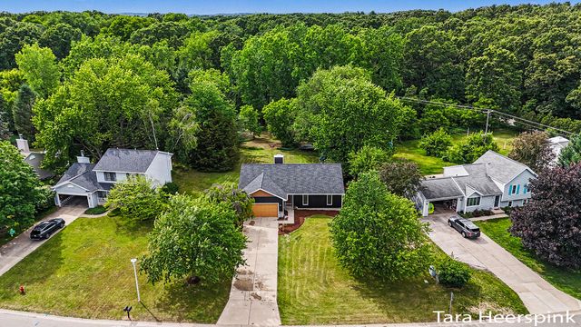 6237 Arroyo Vista Drive Ne, Cannon Twp, MI 49341