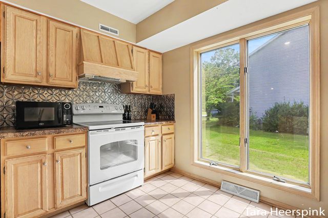 6237 Arroyo Vista Drive Ne, Cannon Twp, MI 49341