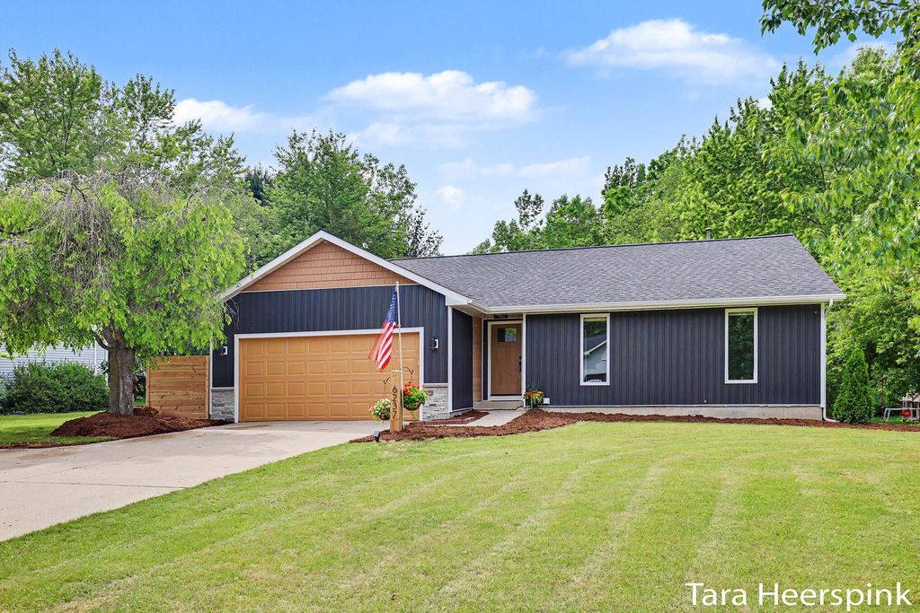 6237 Arroyo Vista Drive Ne, Cannon Twp, MI 49341