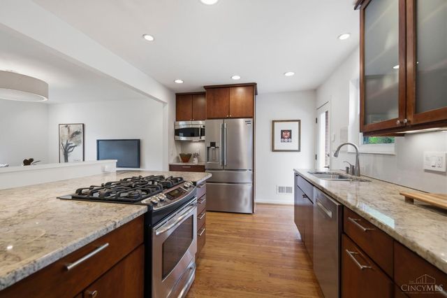 2750 Lower Grandin Road, Cincinnati, OH 45208