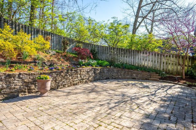 2750 Lower Grandin Road, Cincinnati, OH 45208
