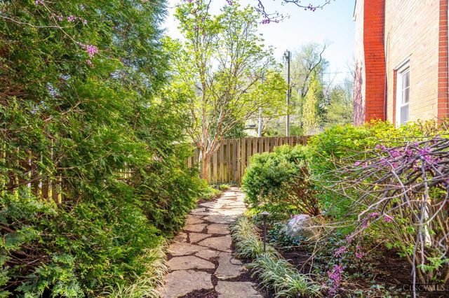 2750 Lower Grandin Road, Cincinnati, OH 45208
