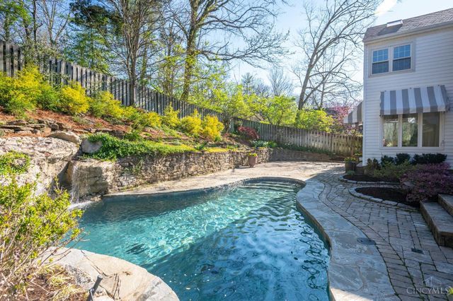 2750 Lower Grandin Road, Cincinnati, OH 45208