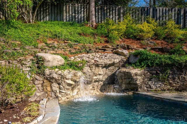 2750 Lower Grandin Road, Cincinnati, OH 45208