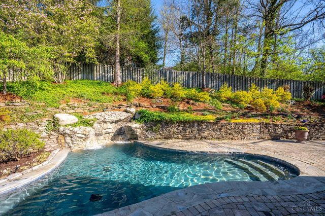 2750 Lower Grandin Road, Cincinnati, OH 45208