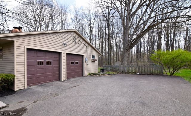 62 W Bel Meadow Lane, Chagrin Falls, OH 44022