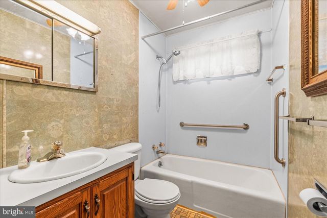 566 BAER AVE, Hanover, PA 17331
