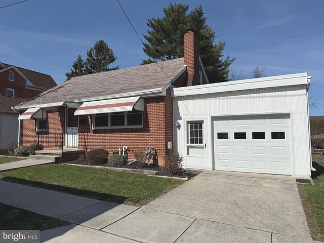566 BAER AVE, Hanover, PA 17331