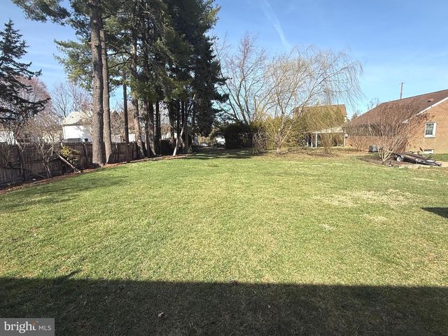 566 BAER AVE, Hanover, PA 17331