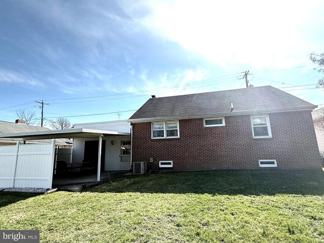 566 BAER AVE, Hanover, PA 17331