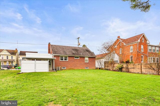566 BAER AVE, Hanover, PA 17331