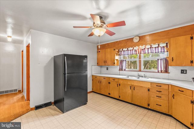 566 BAER AVE, Hanover, PA 17331