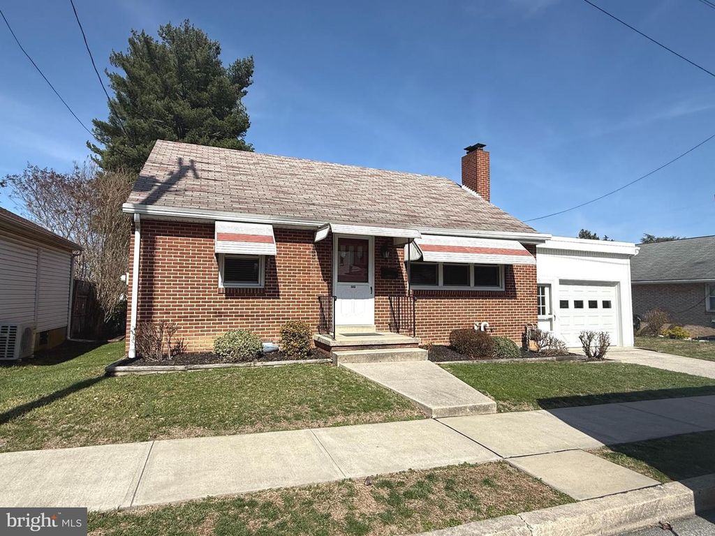 566 BAER AVE, Hanover, PA 17331