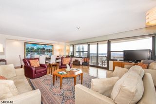 2 Claridge Dr 4MW, Verona Twp., NJ 07044