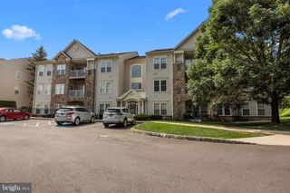 100 EVODIA CIR #204, Warrington, PA 18976