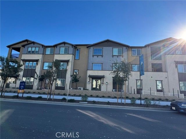 12962 Lassen Drive 303, Eastvale, RI 02880