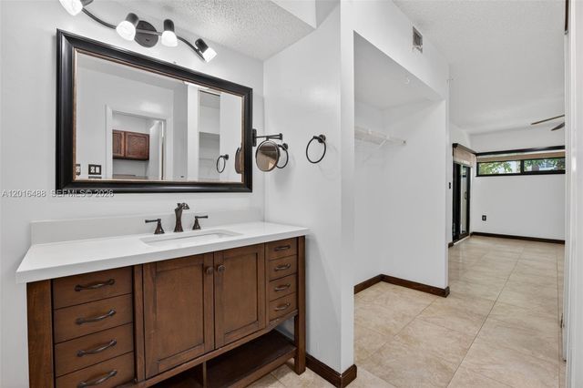 1717 NW 73rd Avenue 33, Plantation, FL 33313
