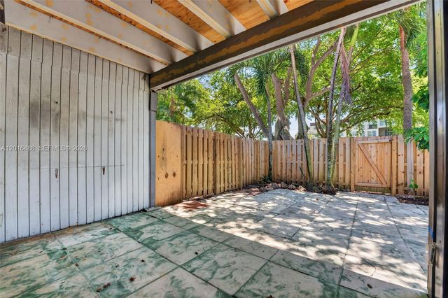 1717 NW 73rd Avenue 33, Plantation, FL 33313