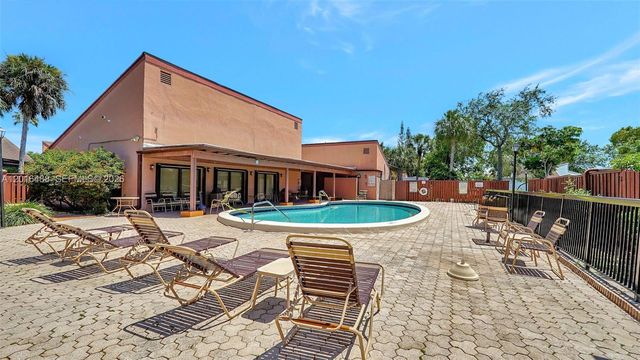 1717 NW 73rd Avenue 33, Plantation, FL 33313