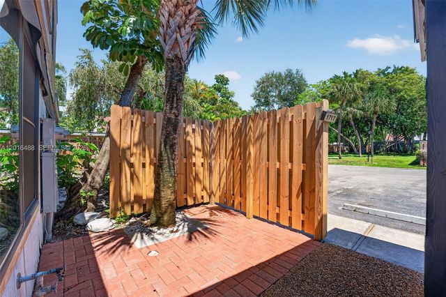 1717 NW 73rd Avenue 33, Plantation, FL 33313