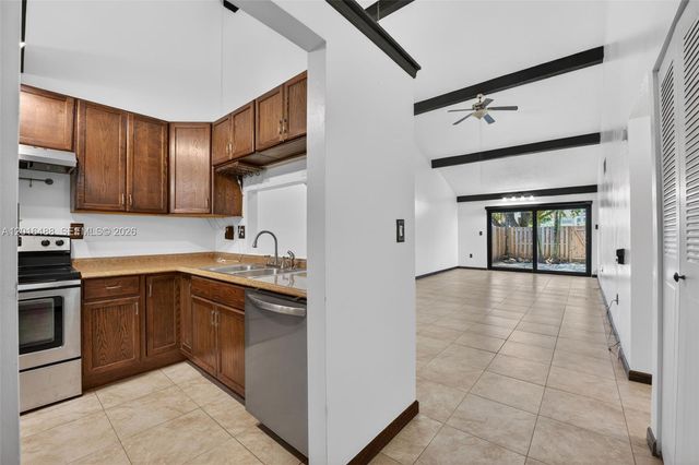 1717 NW 73rd Avenue 33, Plantation, FL 33313