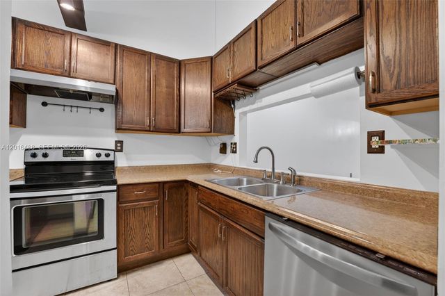 1717 NW 73rd Avenue 33, Plantation, FL 33313