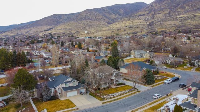 295 E 500 N, Centerville, UT 84014