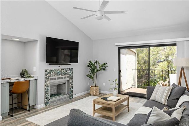 7319 Calle De Fuentes, Carlsbad, CA 92009