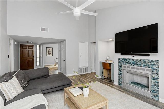7319 Calle De Fuentes, Carlsbad, CA 92009