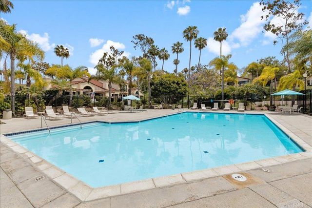 7319 Calle De Fuentes, Carlsbad, CA 92009