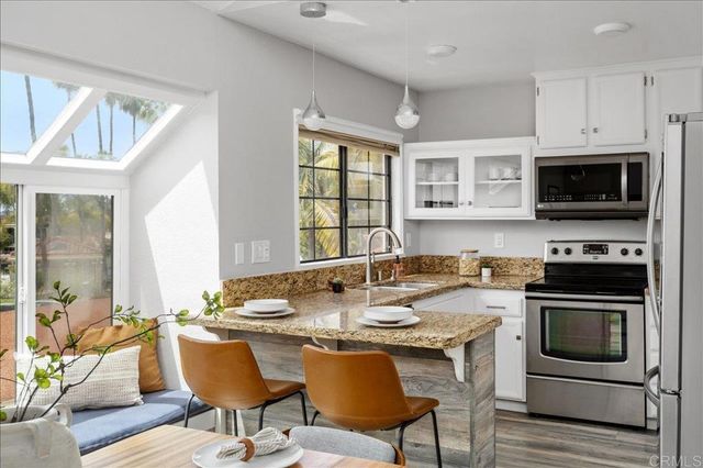 7319 Calle De Fuentes, Carlsbad, CA 92009