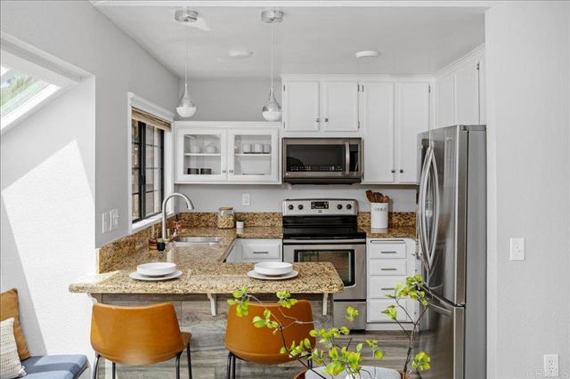 7319 Calle De Fuentes, Carlsbad, CA 92009