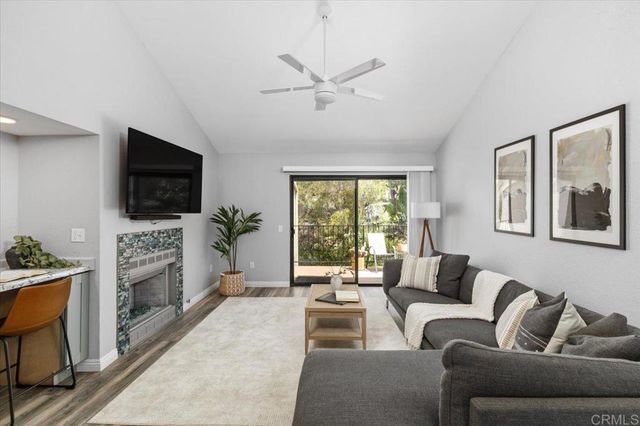7319 Calle De Fuentes, Carlsbad, CA 92009