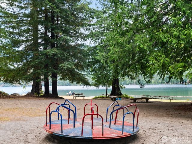 1291 N Potlatch Drive, Hoodsport, WA 98548