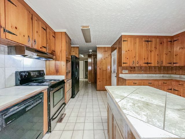 305 N Hillcrest St, Geneva, AL 36340