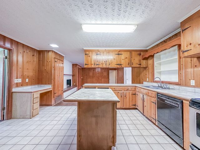 305 N Hillcrest St, Geneva, AL 36340